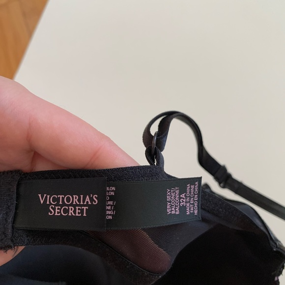 Victoria secret Liliac laced black push up - Picture 3 of 3